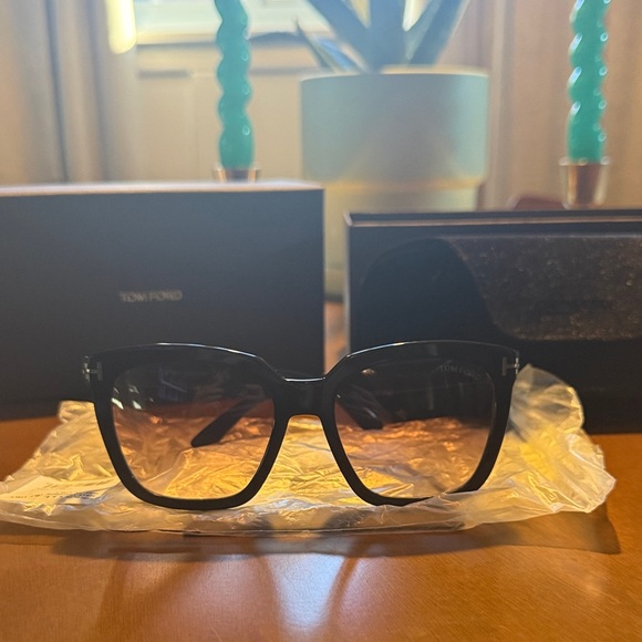 NWT Tom Ford Sunglasses main image 5